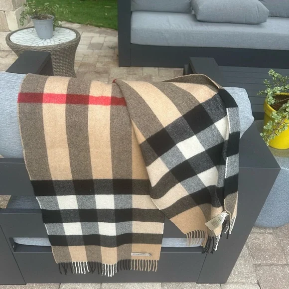 Burberry Checkered Wool Scarf in Tan and Black - Picture 5 of 9